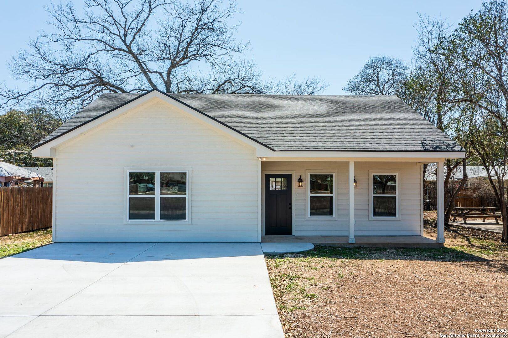 1505 27th, Hondo, TX 78861