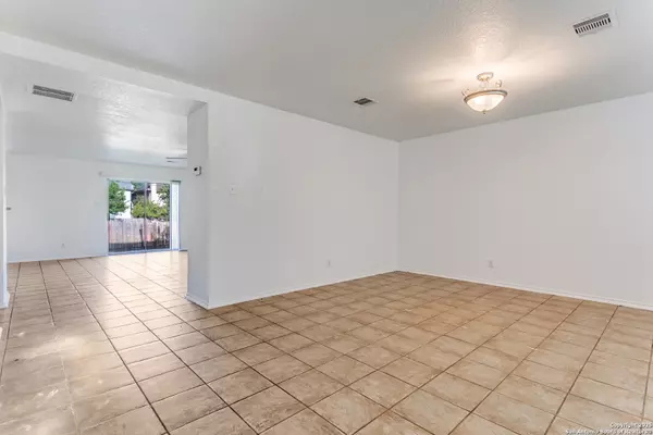 Live Oak, TX 78233-7236,11231 FOREST PASS CT