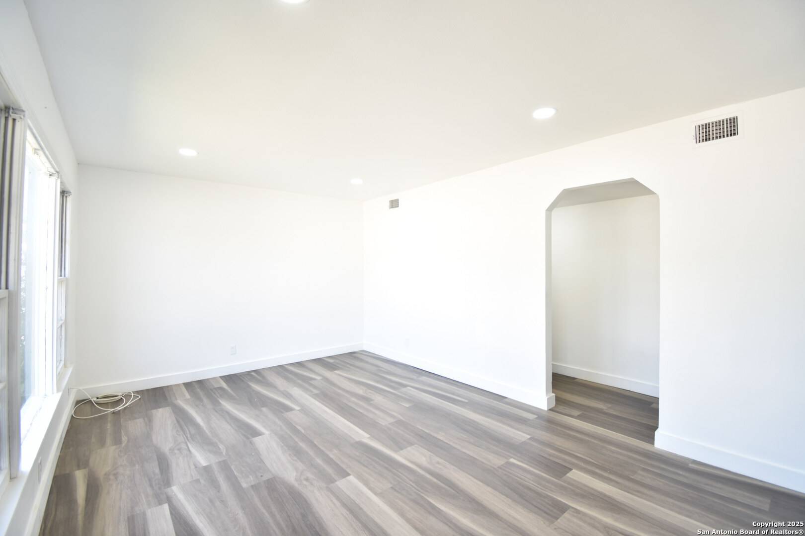 San Antonio, TX 78223,466 E Palfrey