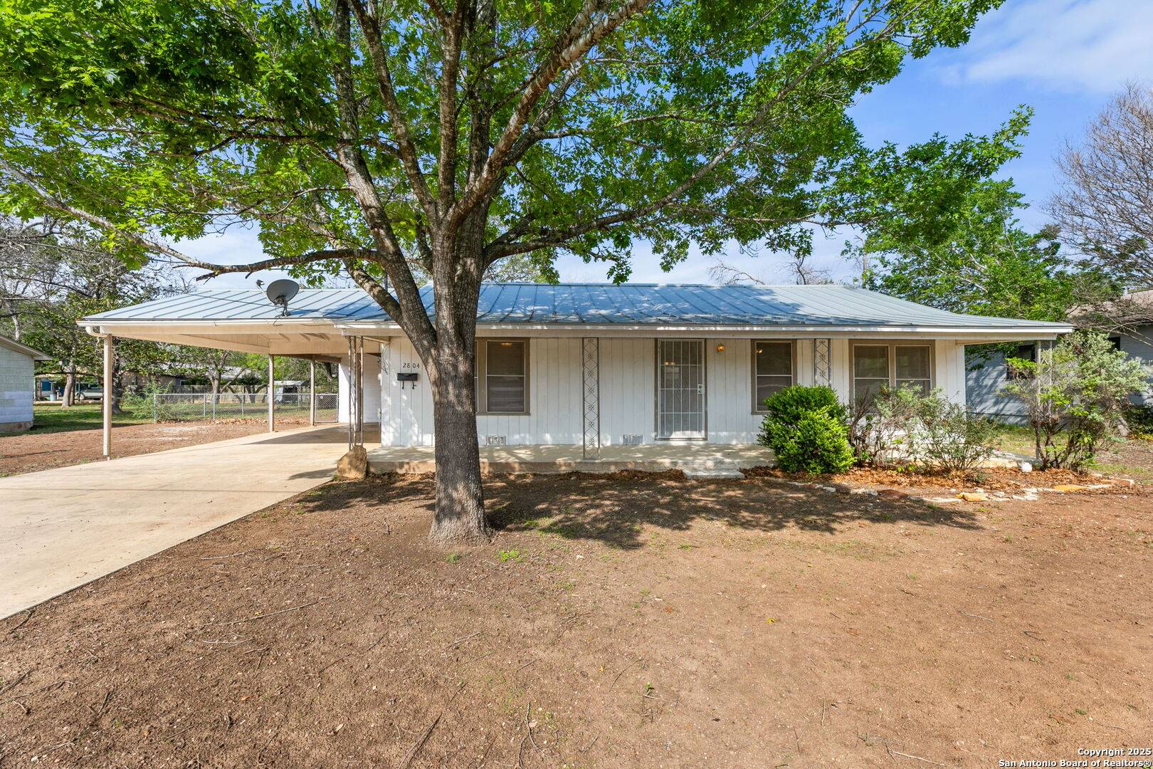 2804 Avenue I, Hondo, TX 78861