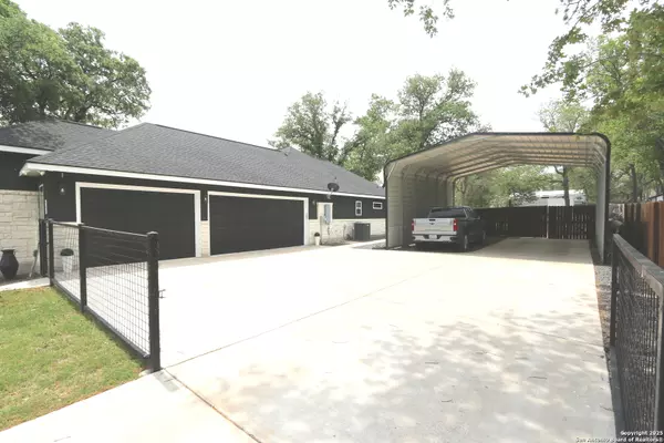 La Vernia, TX 78121,101 Archer Ridge