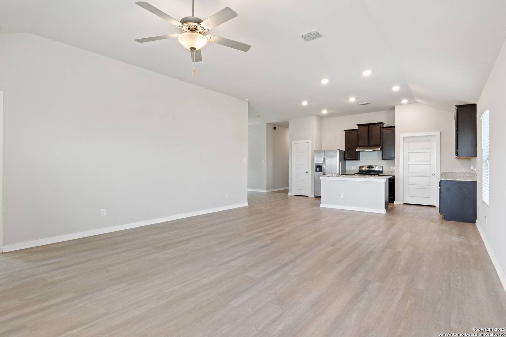 Converse, TX 78109,6930 Stout Way