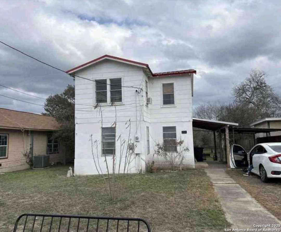 Three Rivers, TX 78071,1506 N Hill St