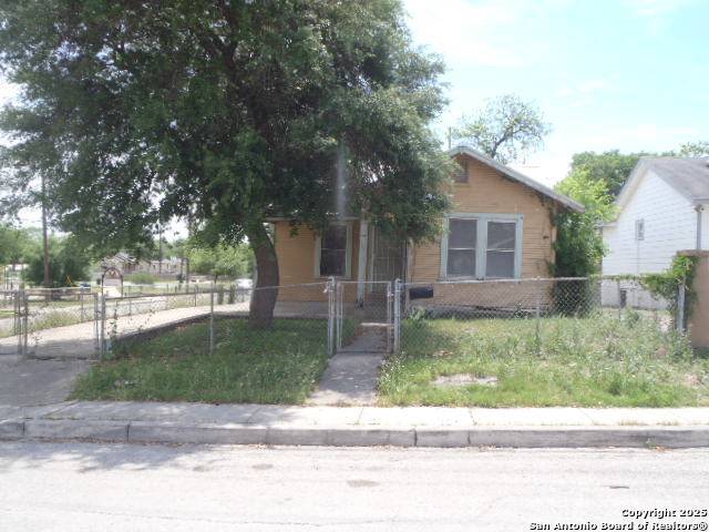 702 Rivas, San Antonio, TX 78207