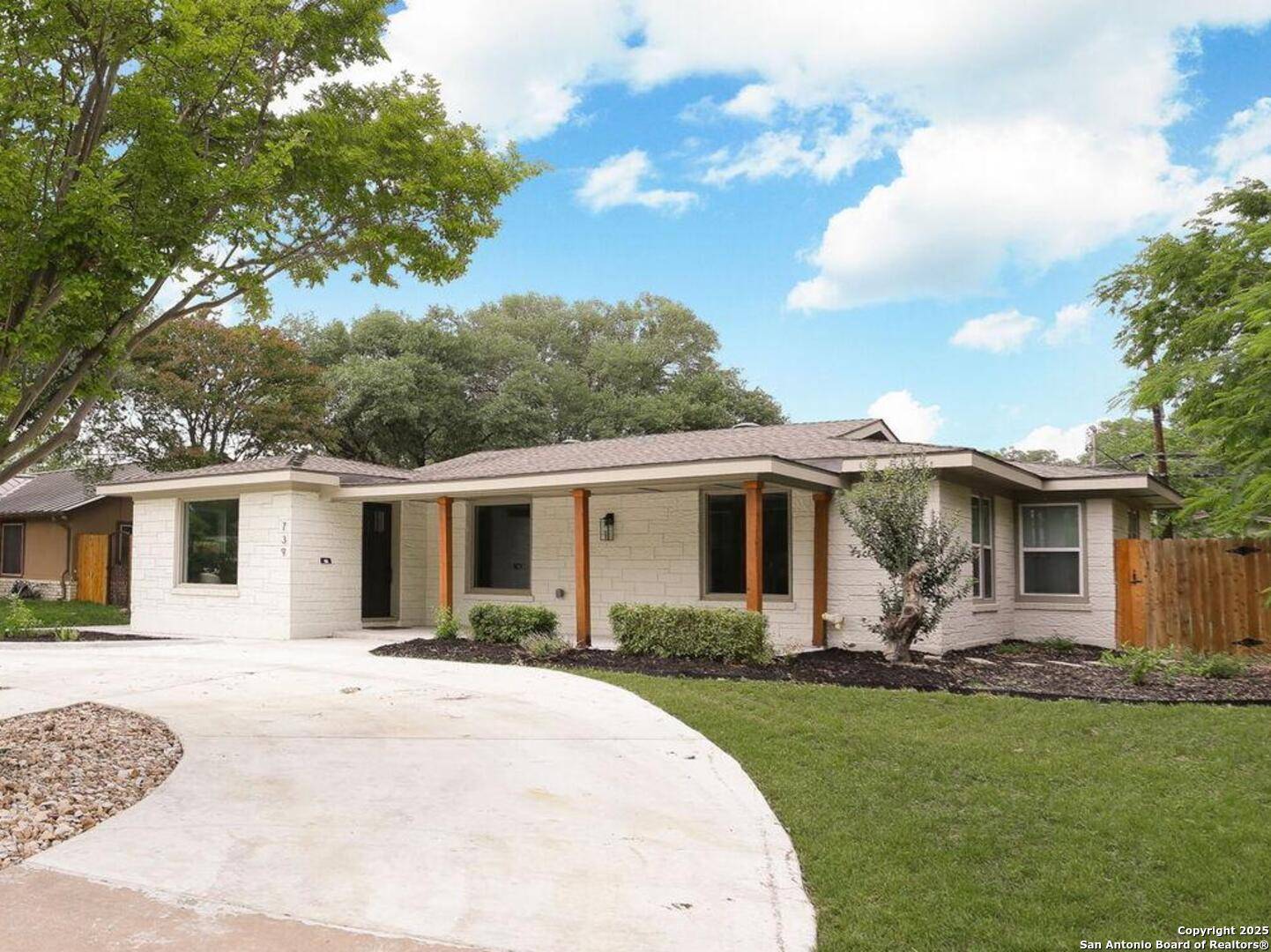 739 Nottingham,  San Antonio,  TX 78209