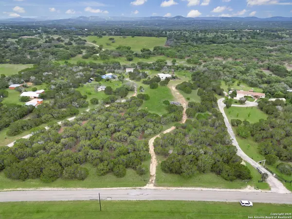 2504 River Bluff Cir,  Pipe Creek,  TX 78063