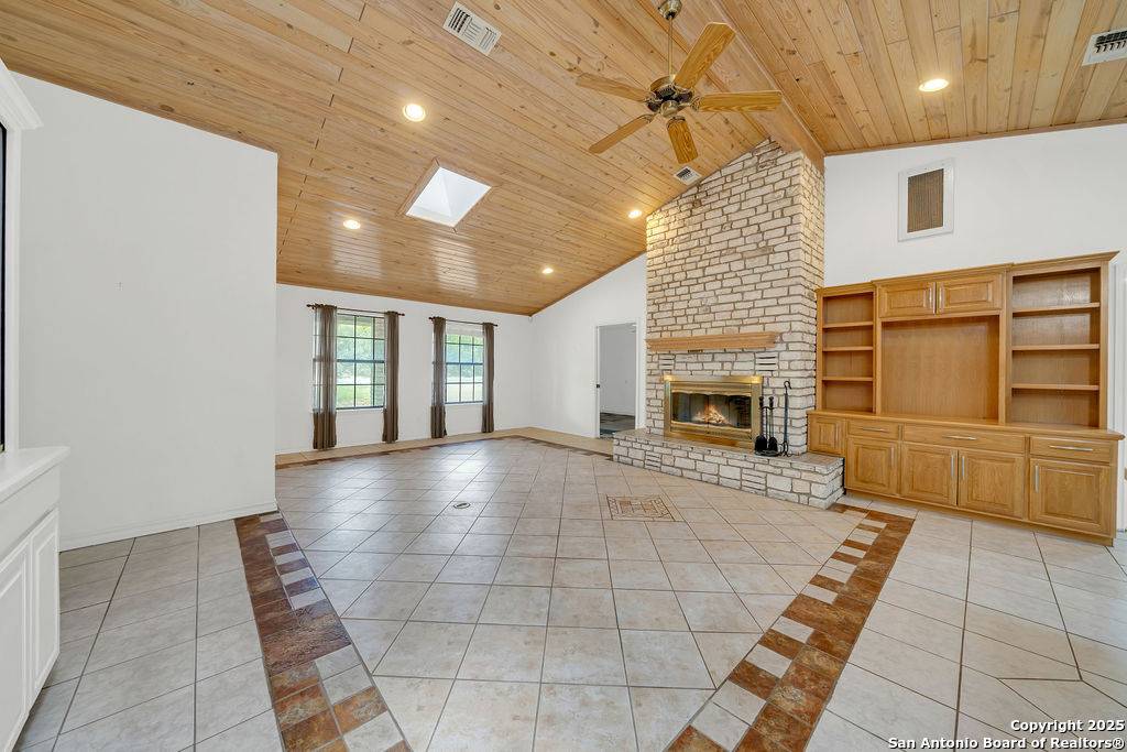 Ingram, TX 78025,301 Red Oak