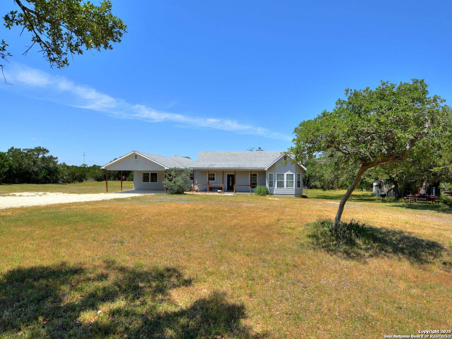 725 Lonesome Loop, Blanco, TX 78606