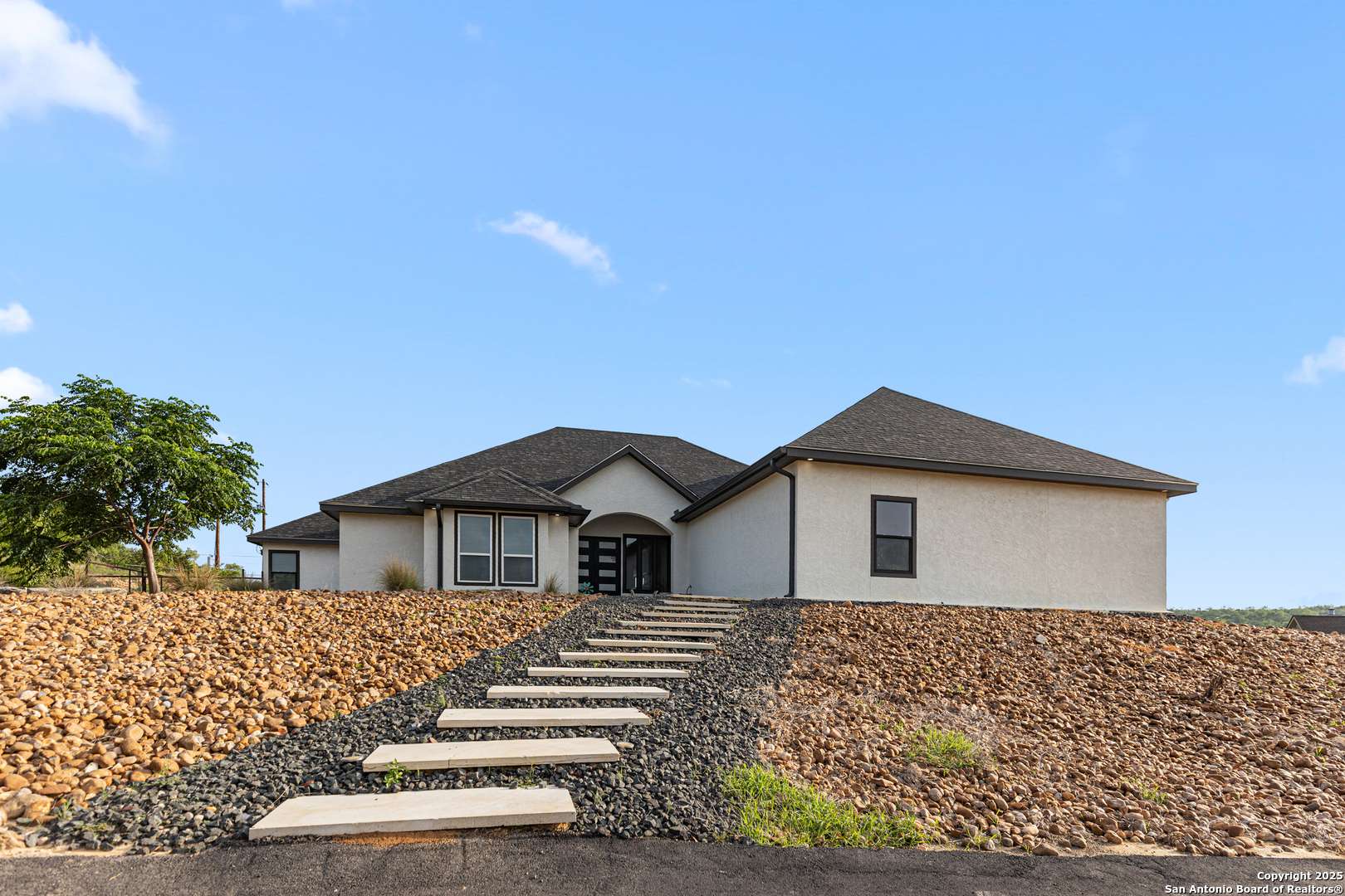 397 County Road 367, Hondo, TX 78861