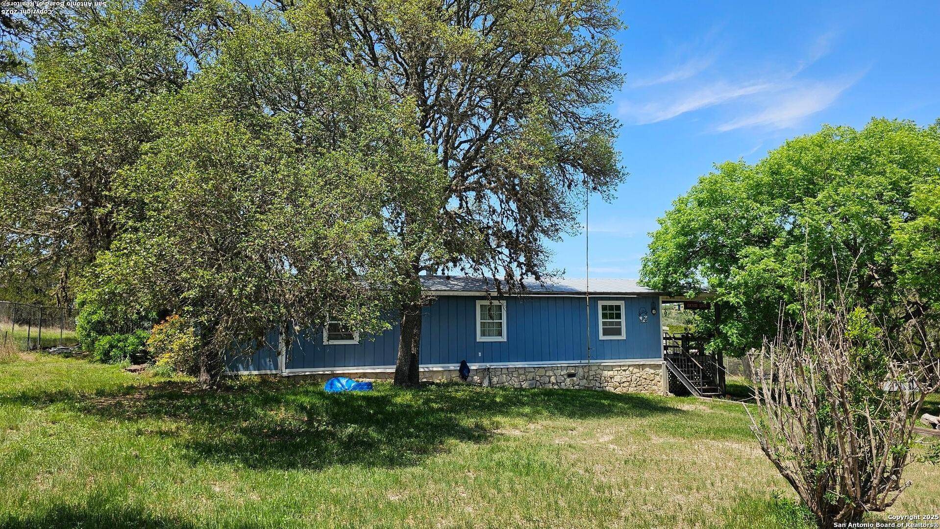 1879 Forest Trail Dr, Bandera, TX 78003