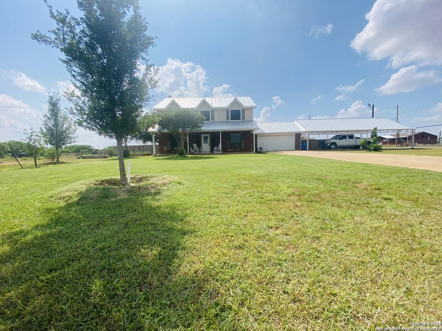 Dilley, TX 78017,606 Phelps St