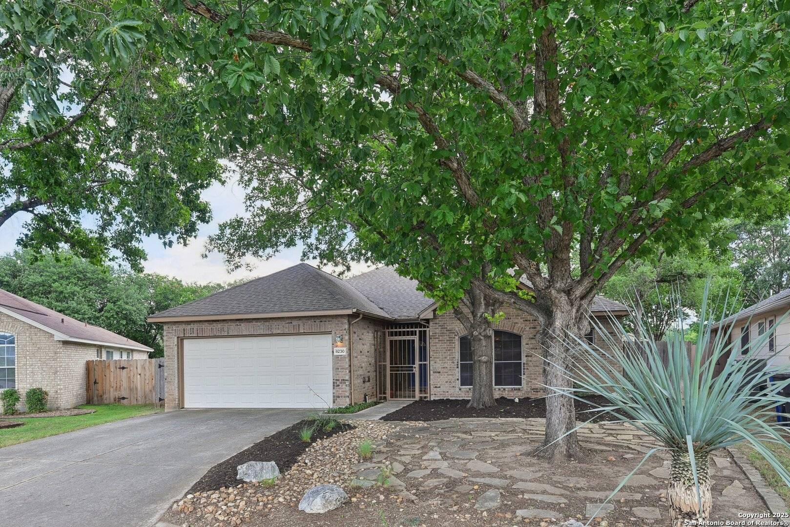 8230 Heritage Park Dr, San Antonio, TX 78240