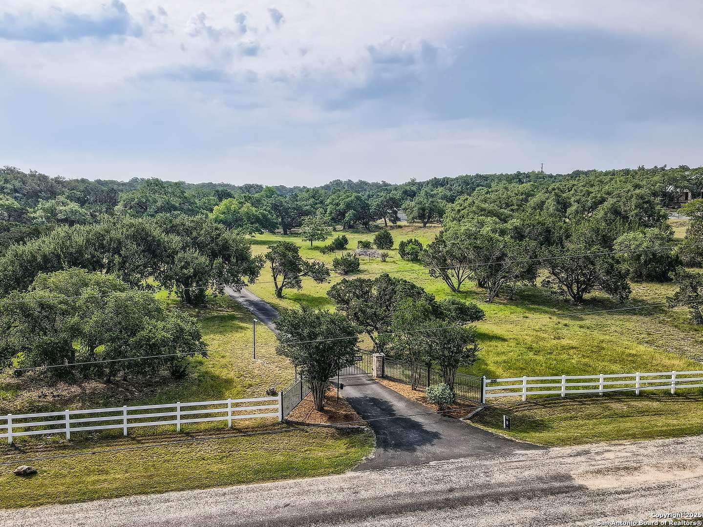 320 Remington Dr, Bergheim, TX 78006