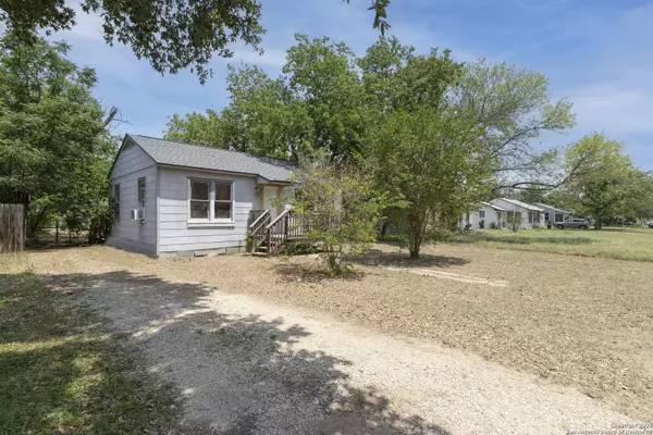 511 Wright Ave,  Schertz,  TX 78154