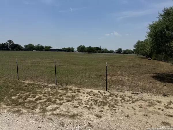 Elmendorf, TX 78112,7084 Richter