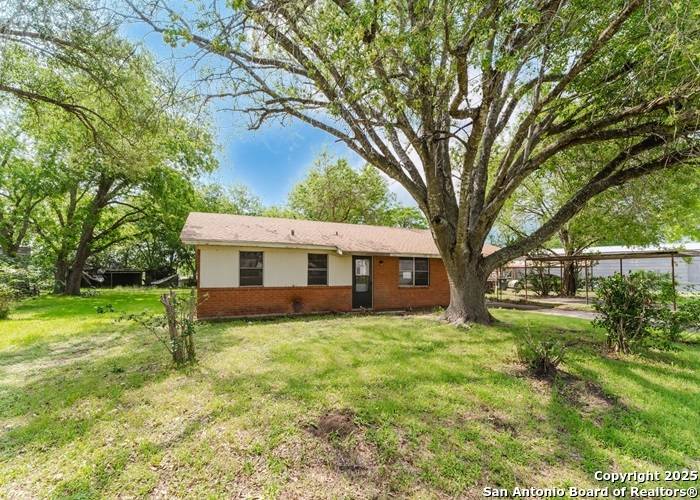 36 county road 346c, Shiner, TX 77984