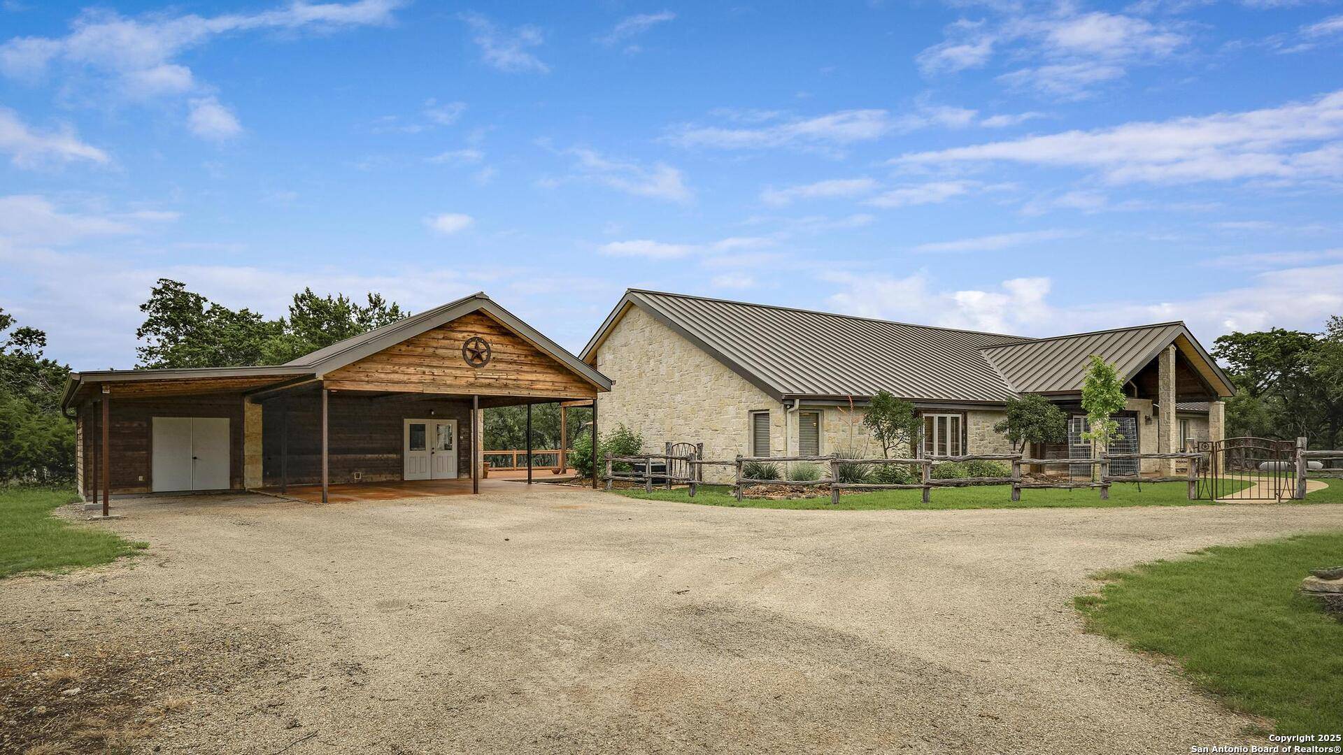 121 Spanish Oak Trail, Kerrville, TX 78028