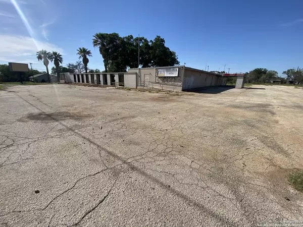 Dilley, TX 78017,230 Miller