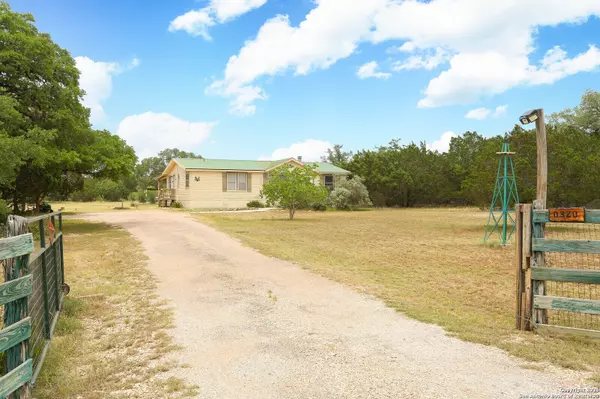 Lakehills, TX 78063,8328 Park Road 37