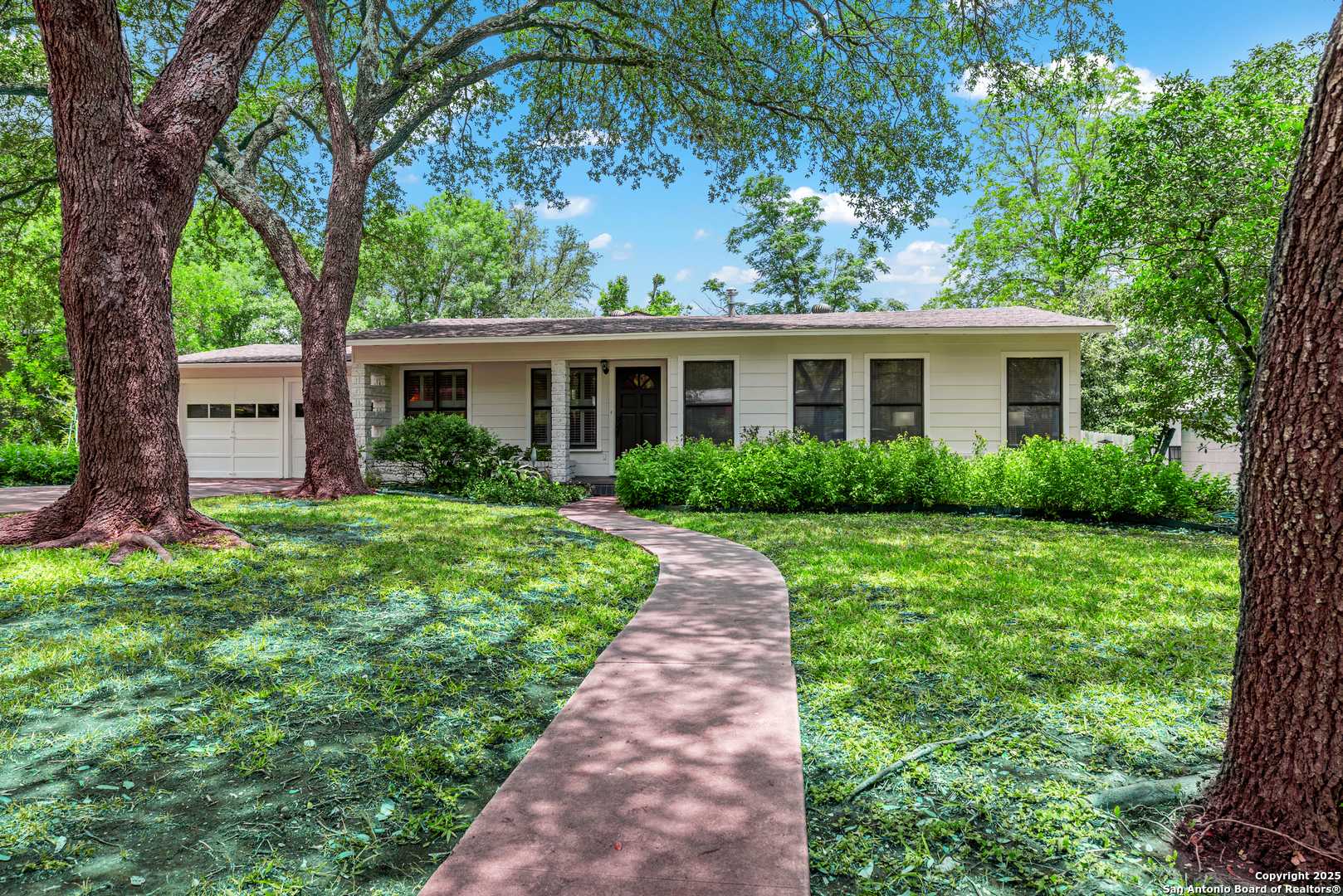419 Woodcrest Dr, San Antonio, TX 78209