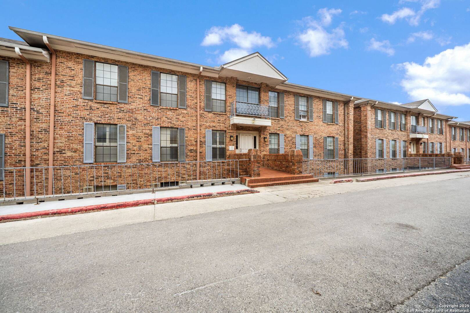 5359 Fredericksburg UNIT 513, San Antonio, TX 78229