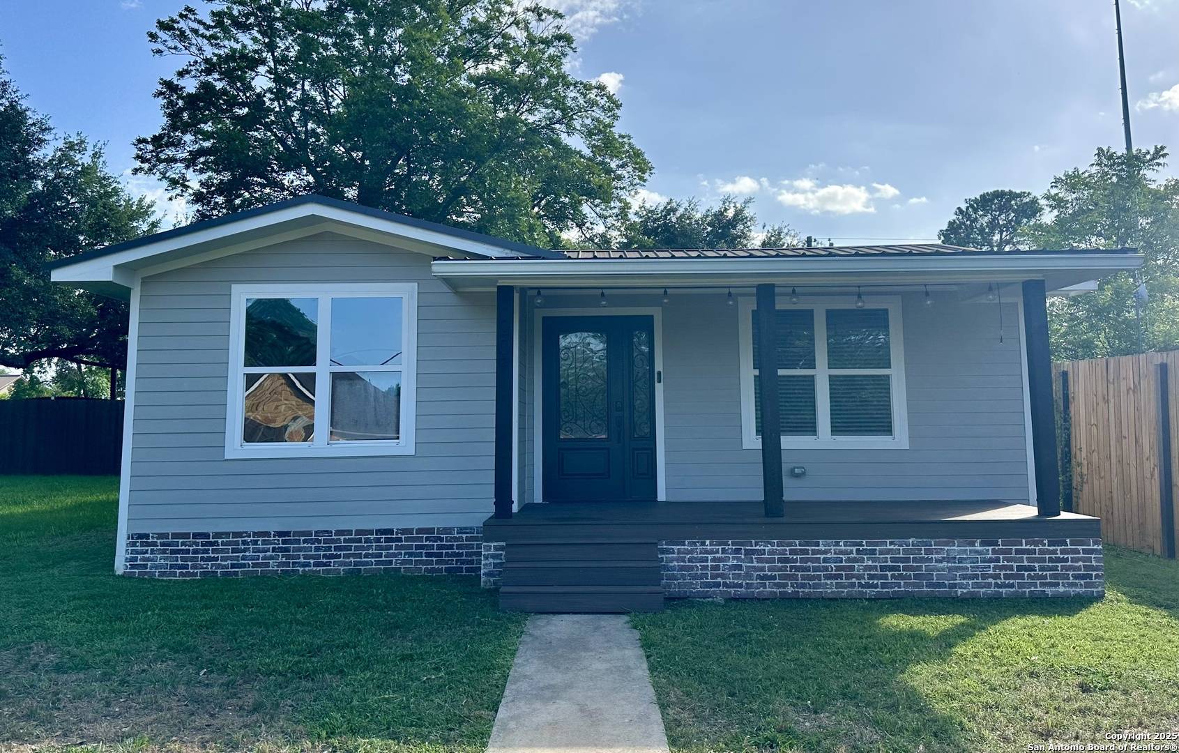 209 4TH ST, Stockdale, TX 78160-6083