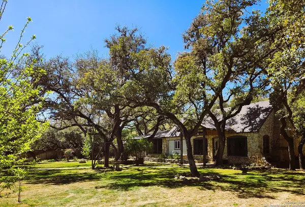 9810 Park Dr, Helotes, TX 78023