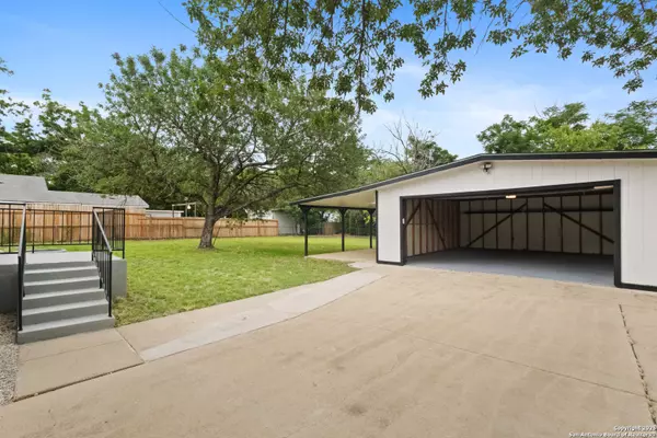 15024 mesquite, Lytle, TX 78052