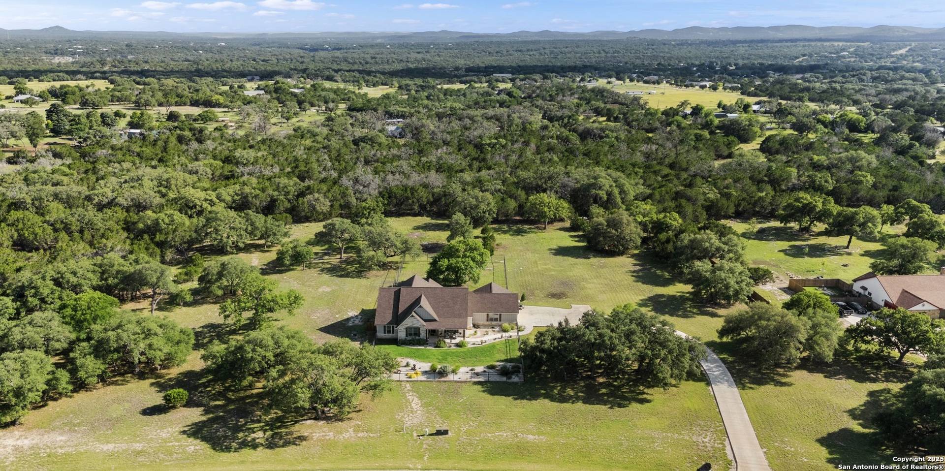 744 East Rio Azule, Pipe Creek, TX 78063