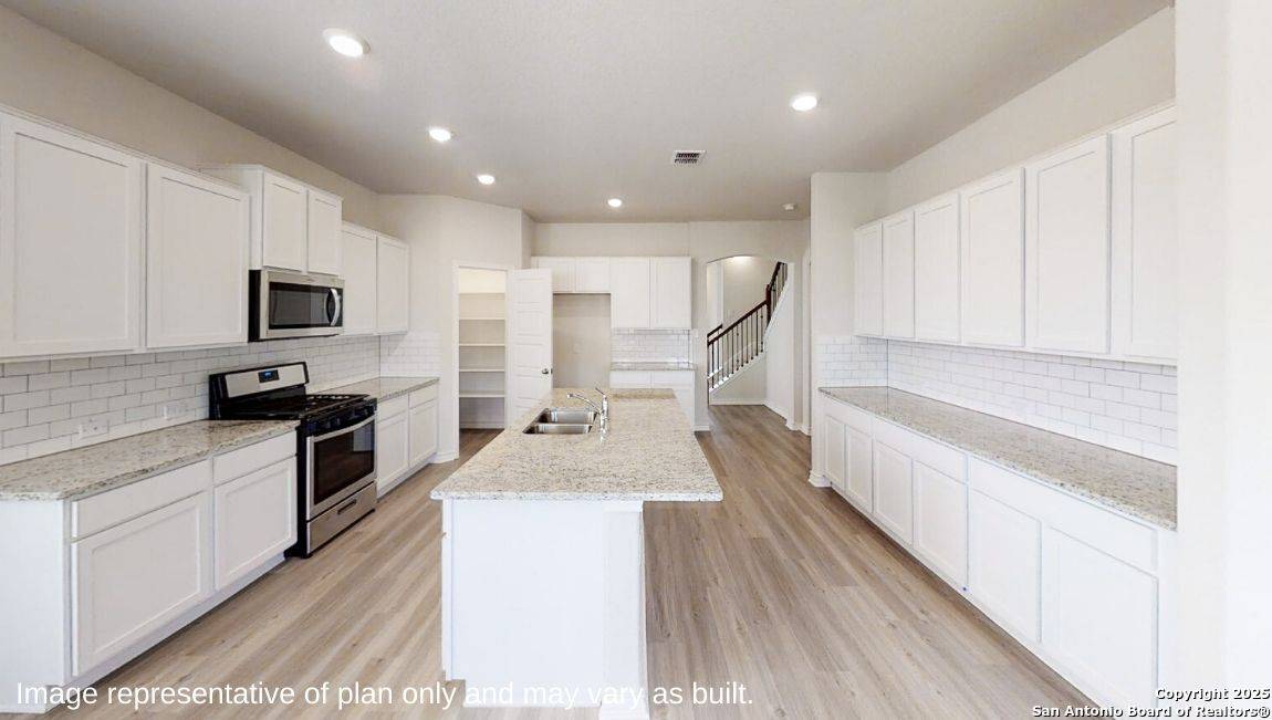 San Antonio, TX 78266,21042 Millstream Bend
