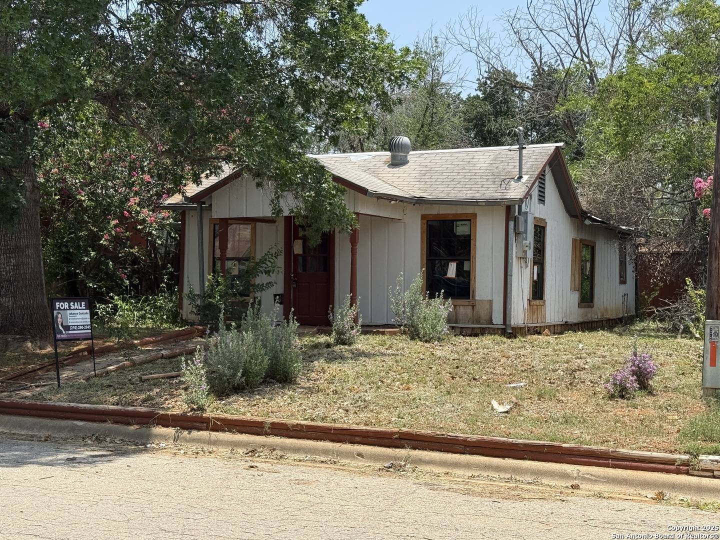 Pearsall, TX 78061,122 N. Garcia