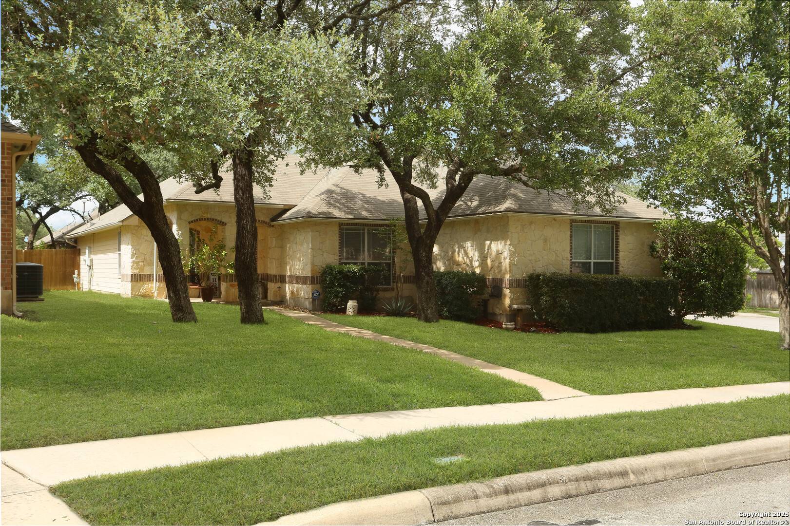 8803 Shuteye Peak, Helotes, TX 78023