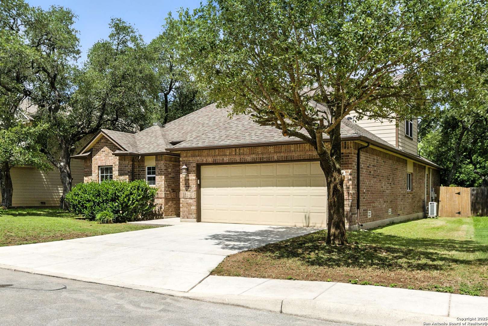 San Antonio, TX 78261,5727 Southern Oaks