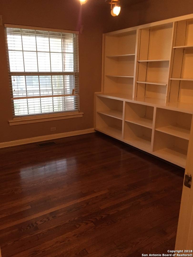 Terrell Hills, TX 78209-6154,913 Garraty Rd