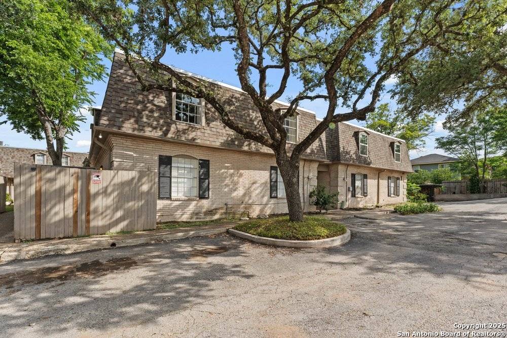 170 De Chantle UNIT APT 1, San Antonio, TX 78201