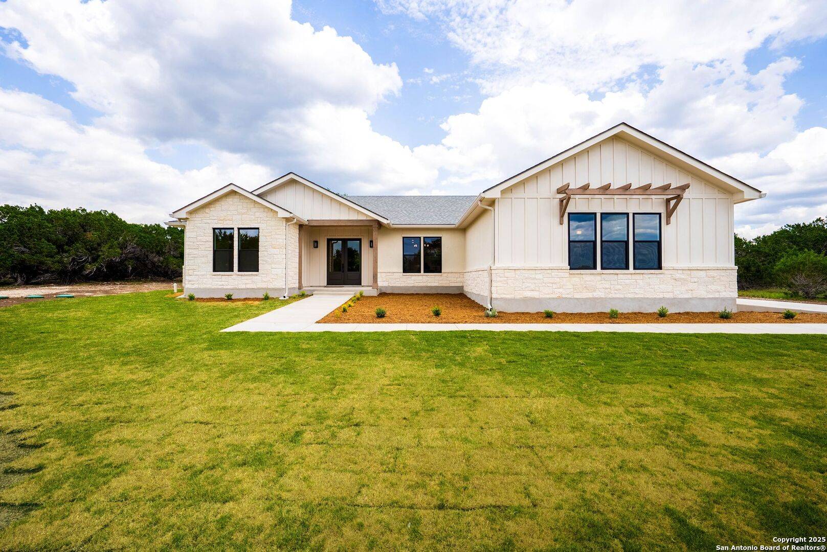 265 Vaquero Dr, Pipe Creek, TX 78063