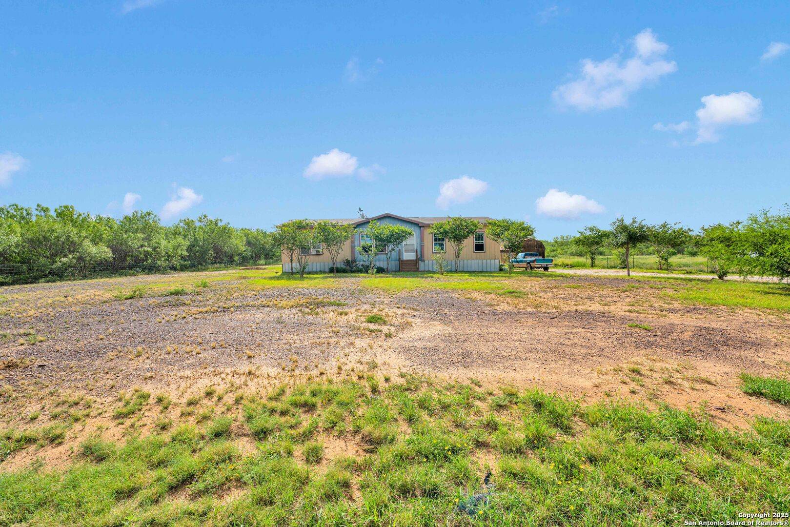 115 County Road 2667, Moore, TX 78057