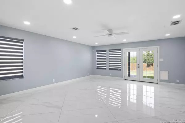 San Antonio, TX 78249,13102 Oxford Bend