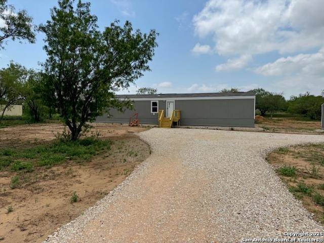 277 CR 1647 UNIT 1, Moore, TX 78058