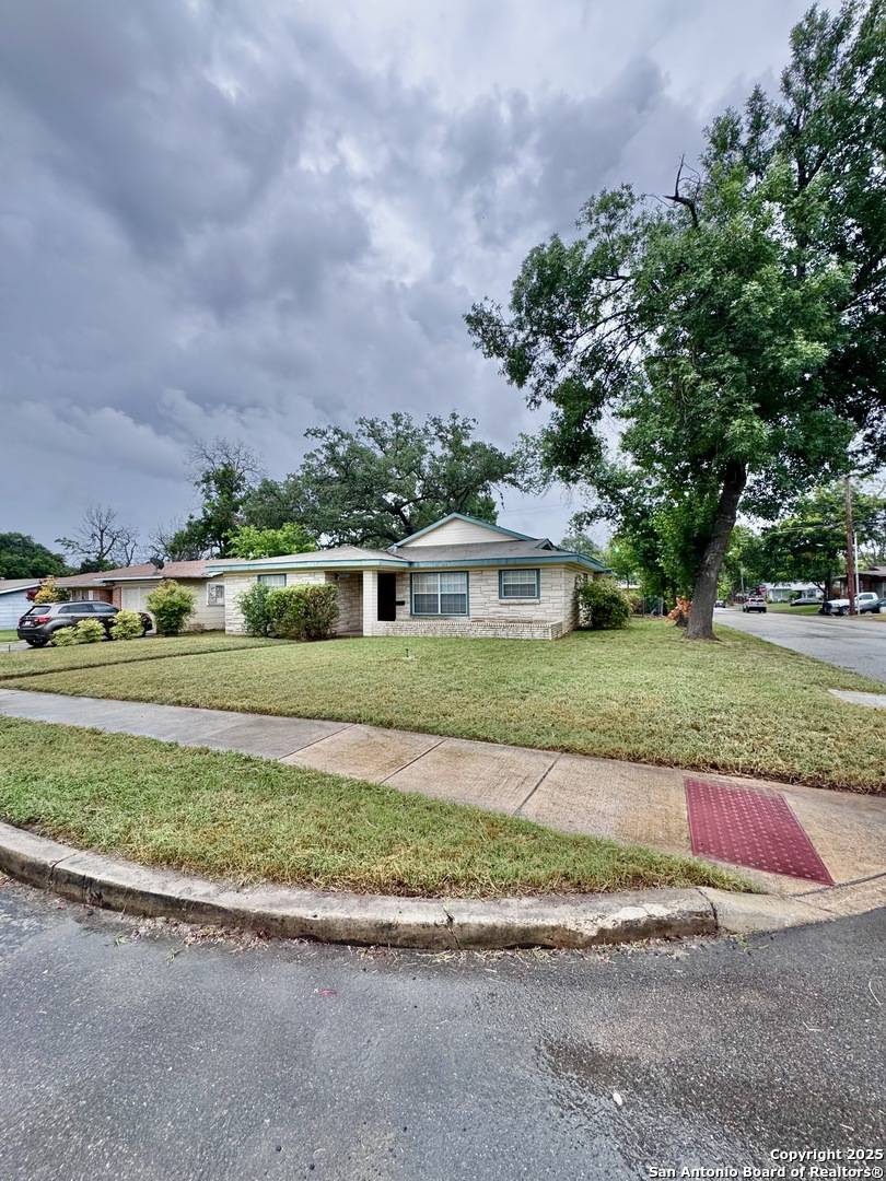 370 SAVANNAH DR, San Antonio, TX 78213-3444