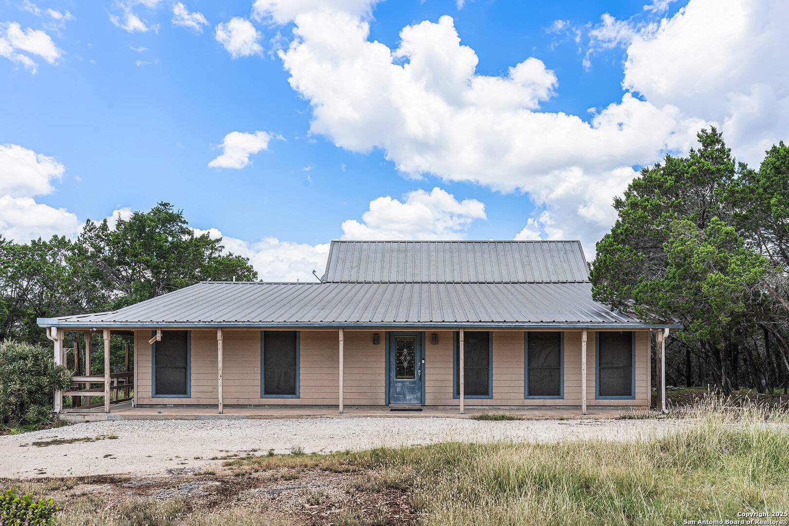 130 Ranch Rd, Pipe Creek, TX 78063