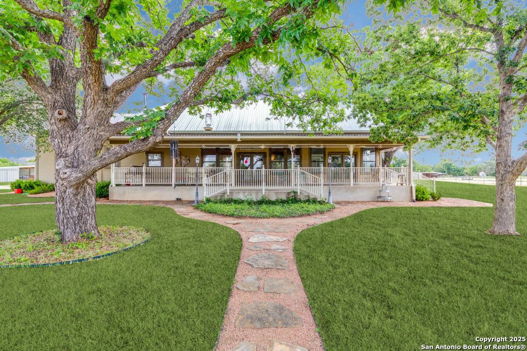 121A Bartel, Comfort, TX 78013