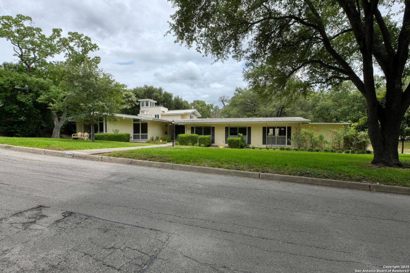 509 Canterbury Hill, Terrell Hills, TX 78209