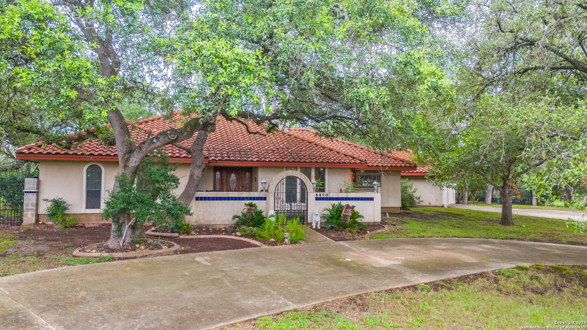 8470 Park Lane Dr, San Antonio, TX 78266-2753