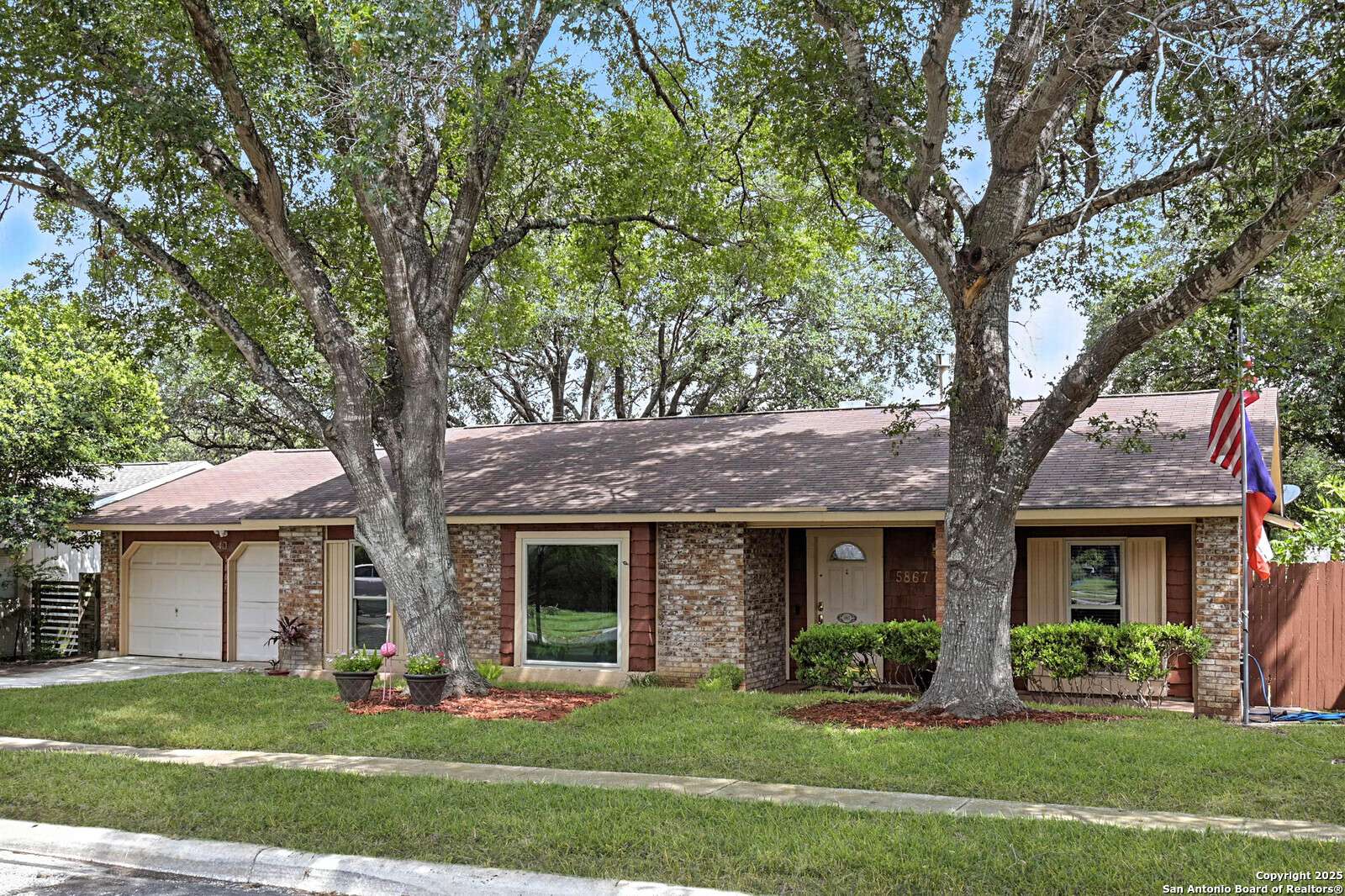 5867 Oak Run, San Antonio, TX 78247