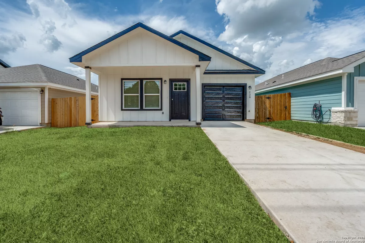 Seguin, TX 78155,228 Martindale St