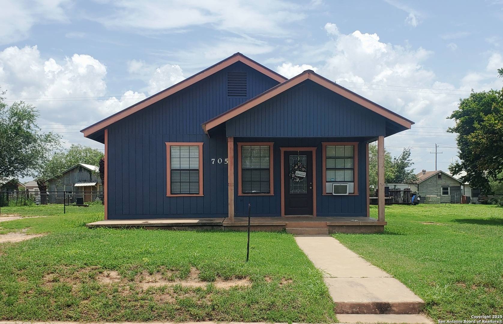 705 Carrizo, Cotulla, TX 78014