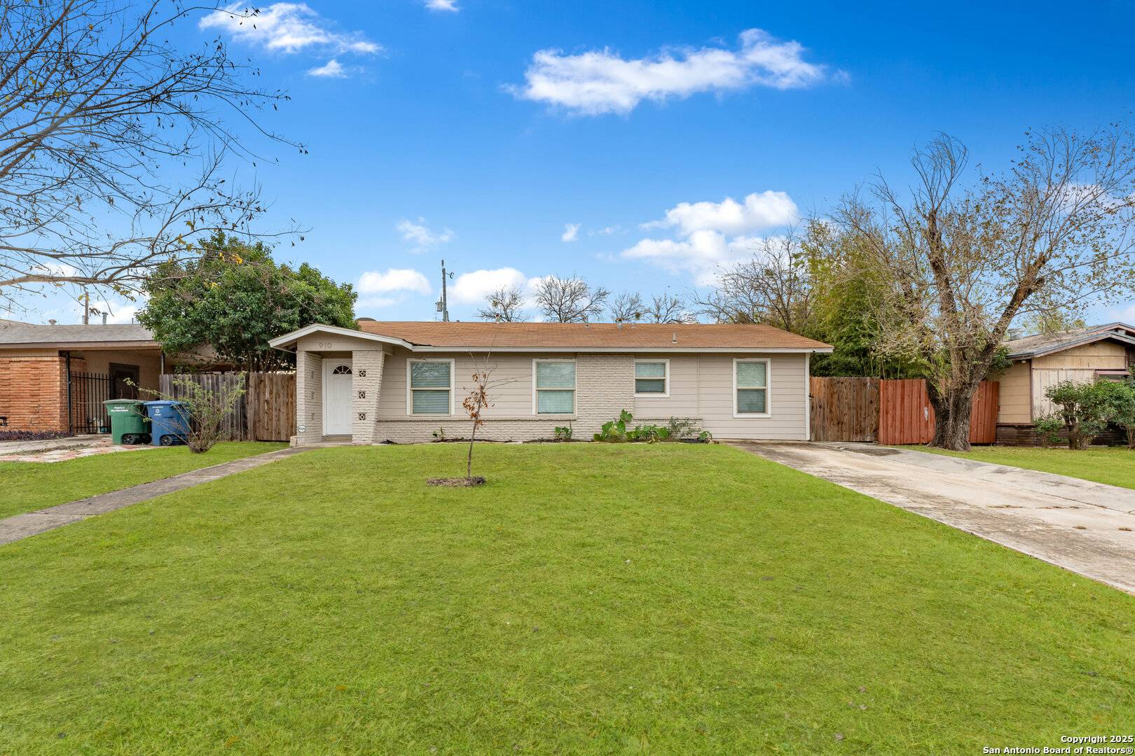 910 REXFORD DR, San Antonio, TX 78216-6037