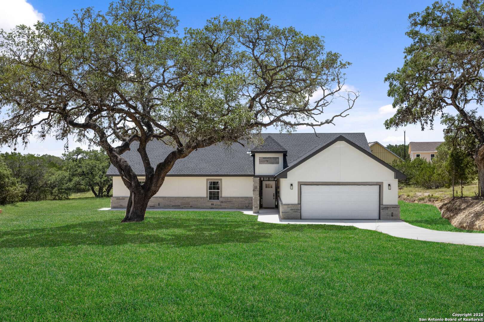 808 Heinen Road, Bandera, TX 78003