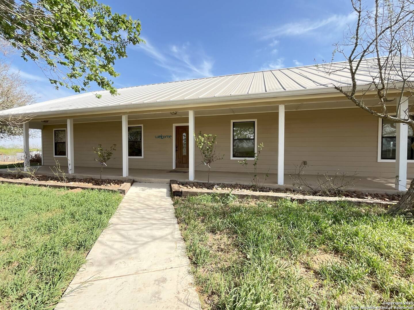 1227 County Road 104, Floresville, TX 78114